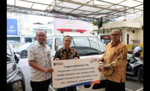 BRI Jatinegara Region 6 Serahkan Satu Unit Mobil Ambulans untuk Masjid Abubakar Ash-Shiddiq Otista